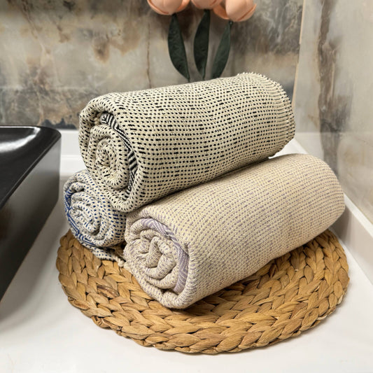 Türkische Baumwoll-Hamam-Tuch – Personalisiertes Geschenk: Schwarz / Handtuchhalter